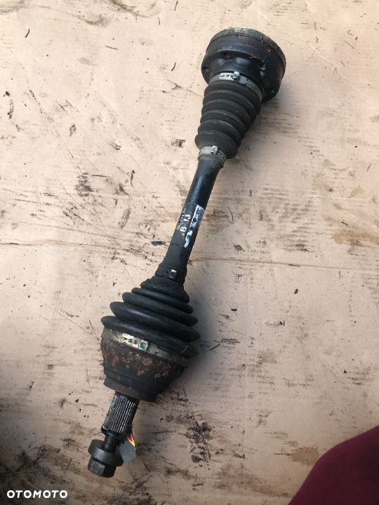 PÓŁOŚ AUDI A3 8P 2.0TDI LEWA - 1