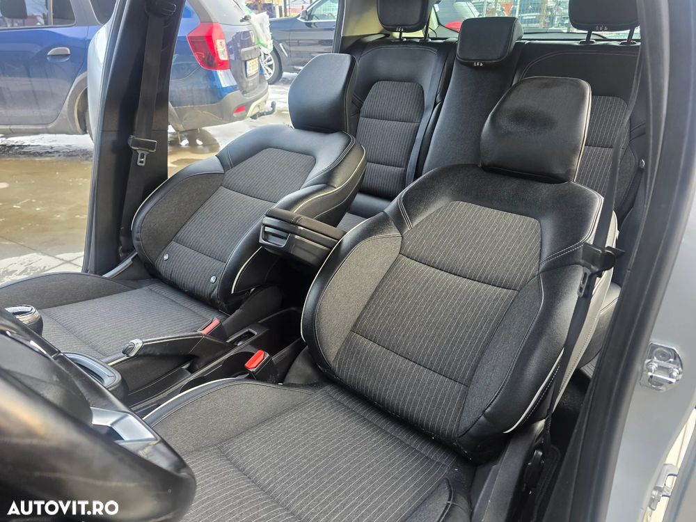 Renault Clio TCe 100 INTENS - 29