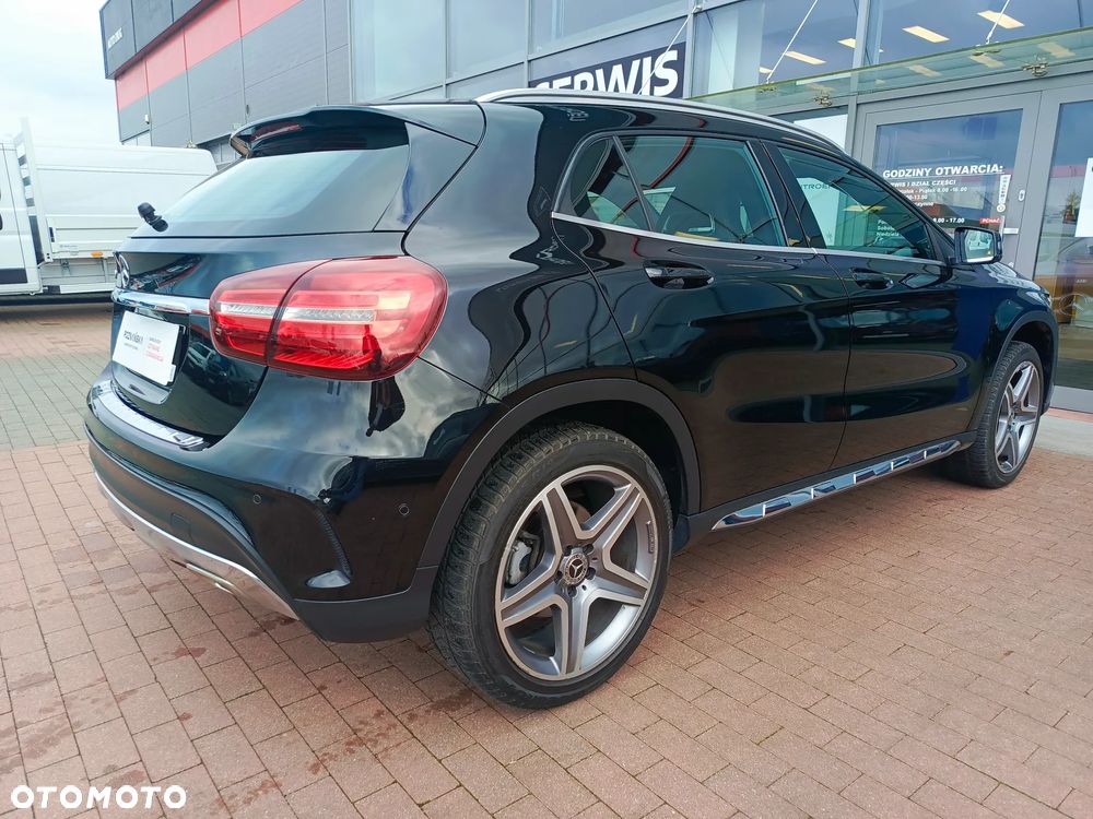 Mercedes-Benz GLA 200 7G-DCT AMG Line - 9