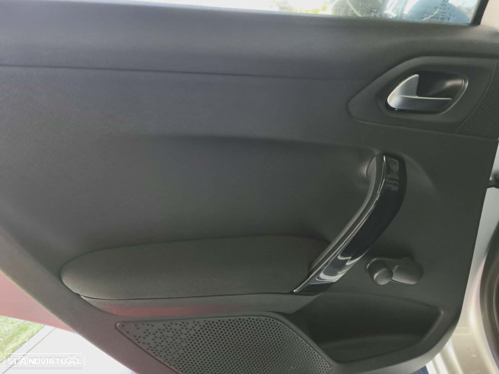 Peugeot 208 1.6 BlueHDi Style - 18