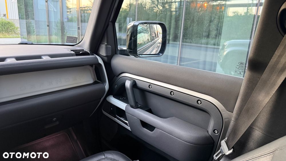 Land Rover Defender 3.0 D250 mHEV HSE - 9