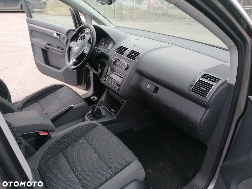 Volkswagen Touran - 17