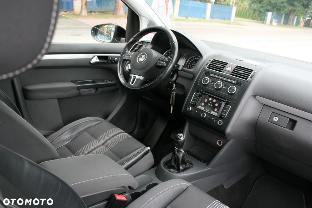 Volkswagen Touran 1.4 TSI MATCH - 24