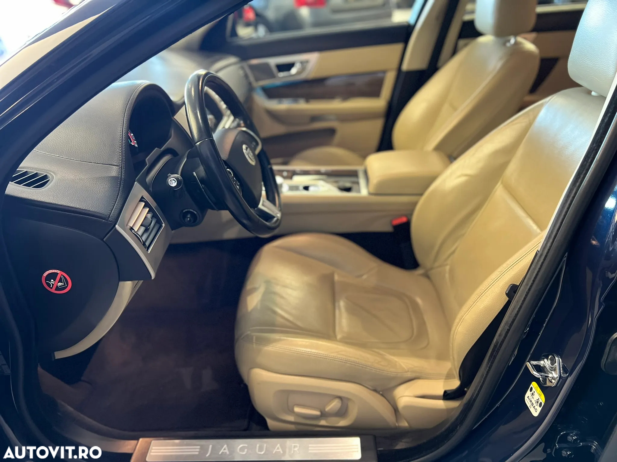 Jaguar XF 3.0 V6 Diesel Sportbrake - 11