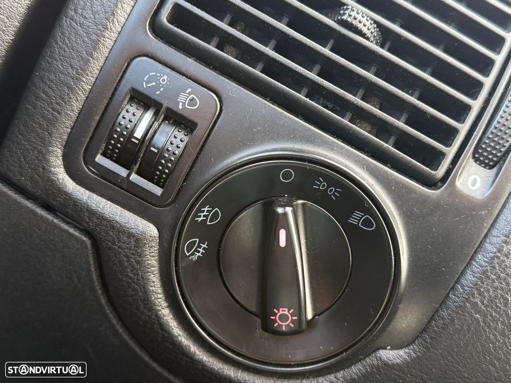 VW Golf 1.9 TDi 25 Anos - 22