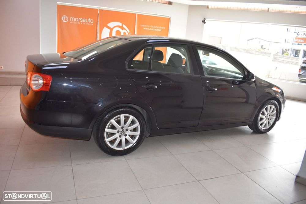VW Jetta 1.9 TDi BlueM. Confortline - 14