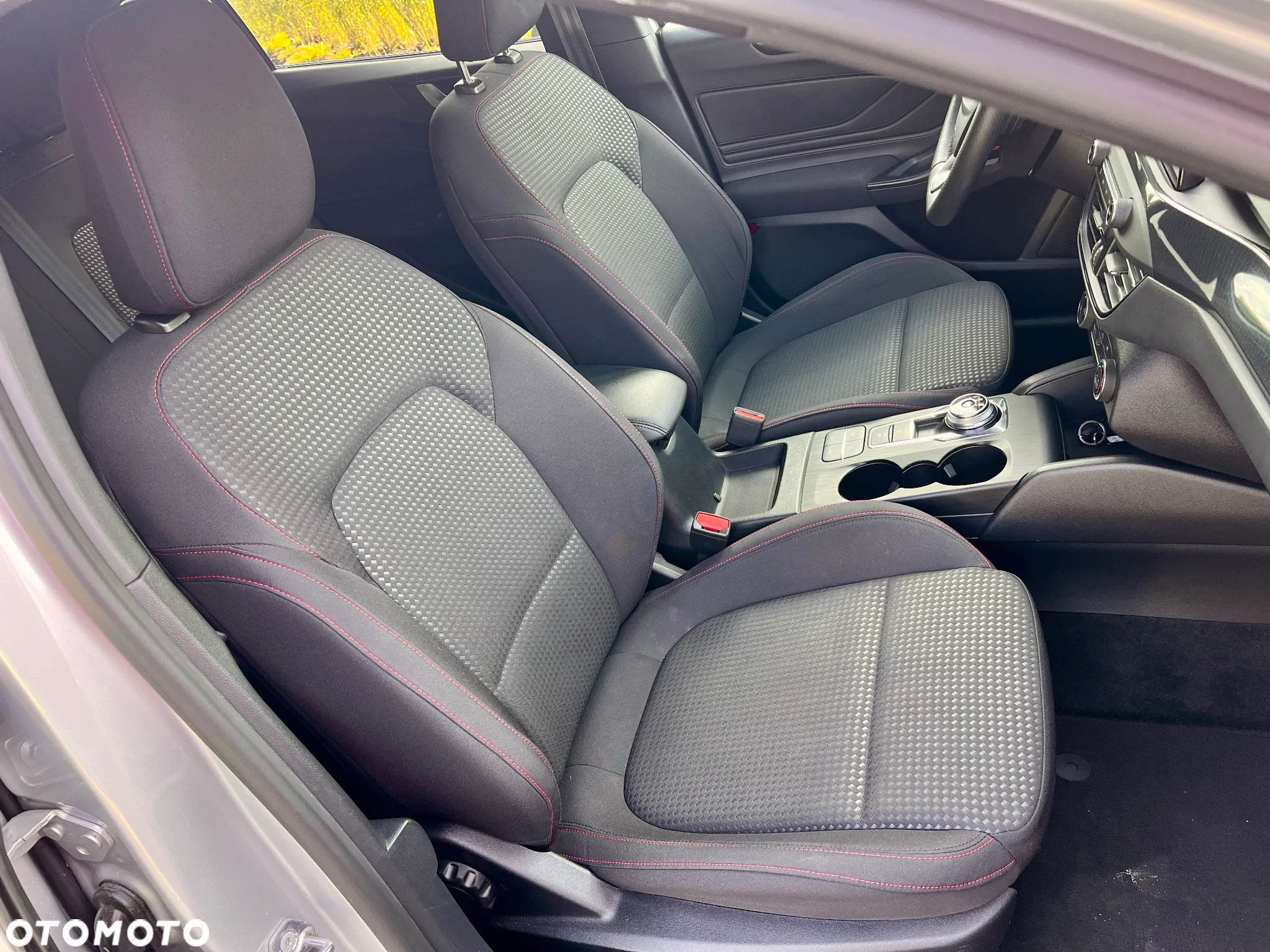 Ford Focus 1.0 EcoBoost Hybrid ST-LINE X - 28