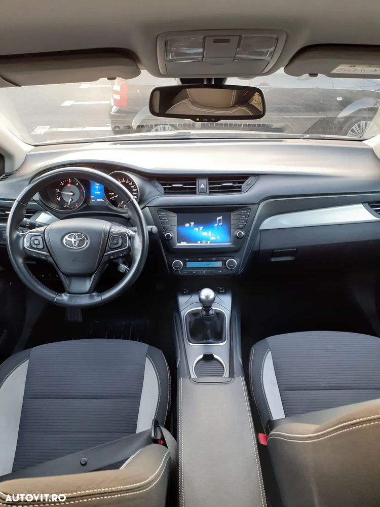 Toyota Avensis 2.0 D-4D Luxury - 5