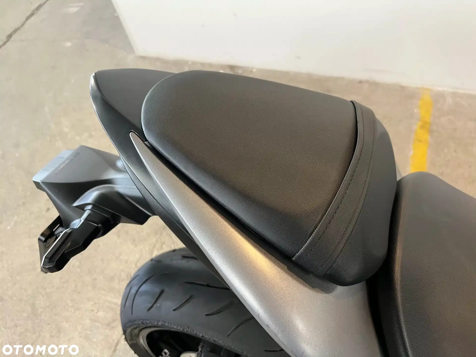 Suzuki GSX 1000 - 13
