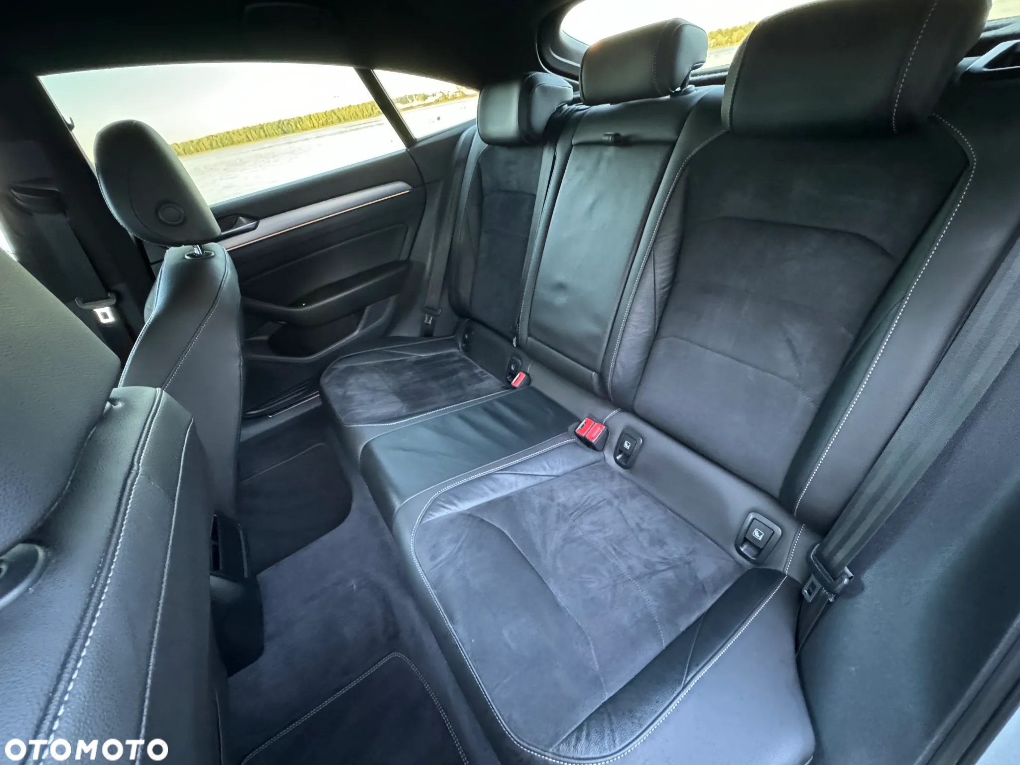 Volkswagen Arteon 2.0 TDI SCR R-Line Edition DSG - 18