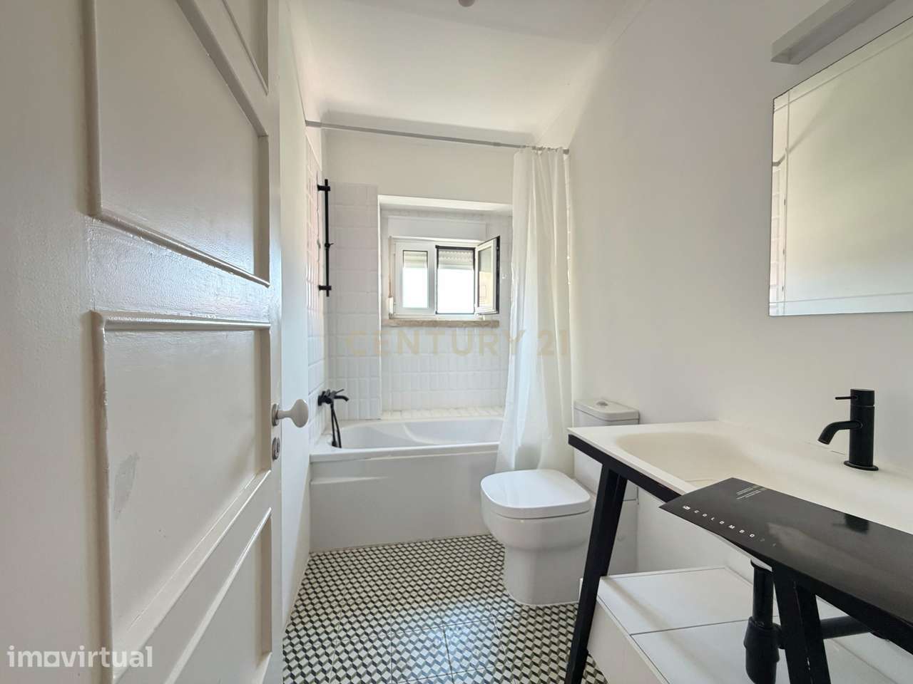 T2 renovado e pronto a habitar | Picheleira – Beato - Grande imagem: 4/27
