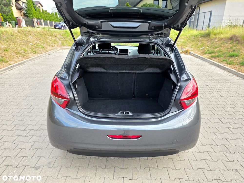 Peugeot 208 - 11