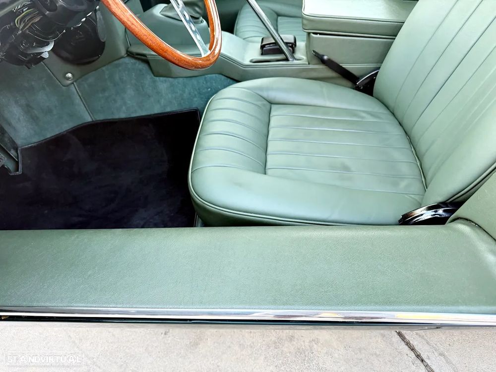 Jaguar E-Type - 17