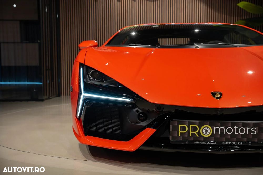 Lamborghini Revuelto - 10