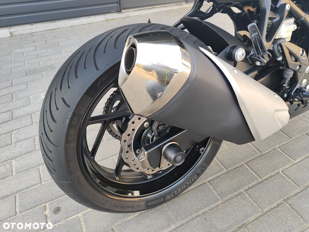 Suzuki GSX - 8