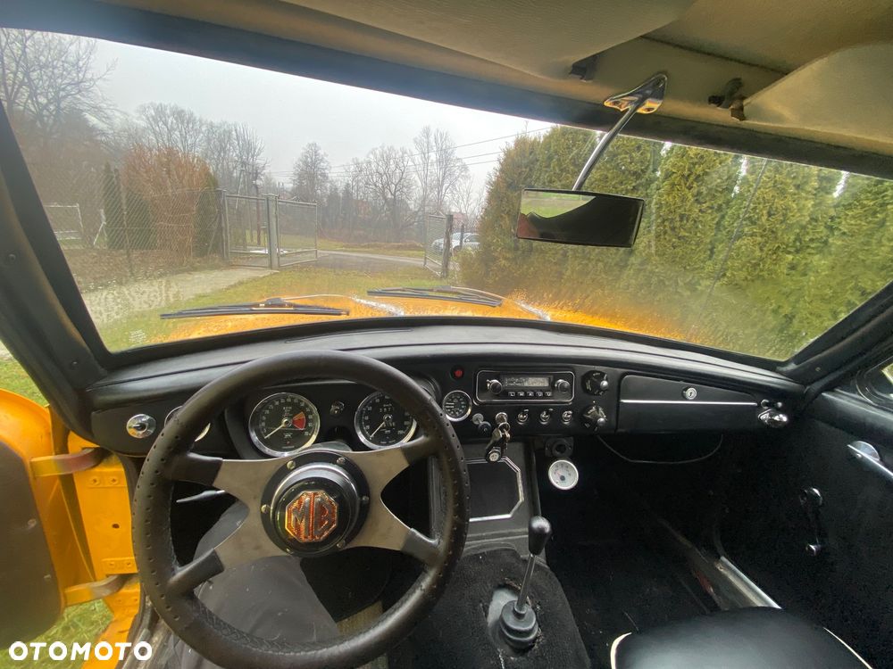 MG MGB - 10