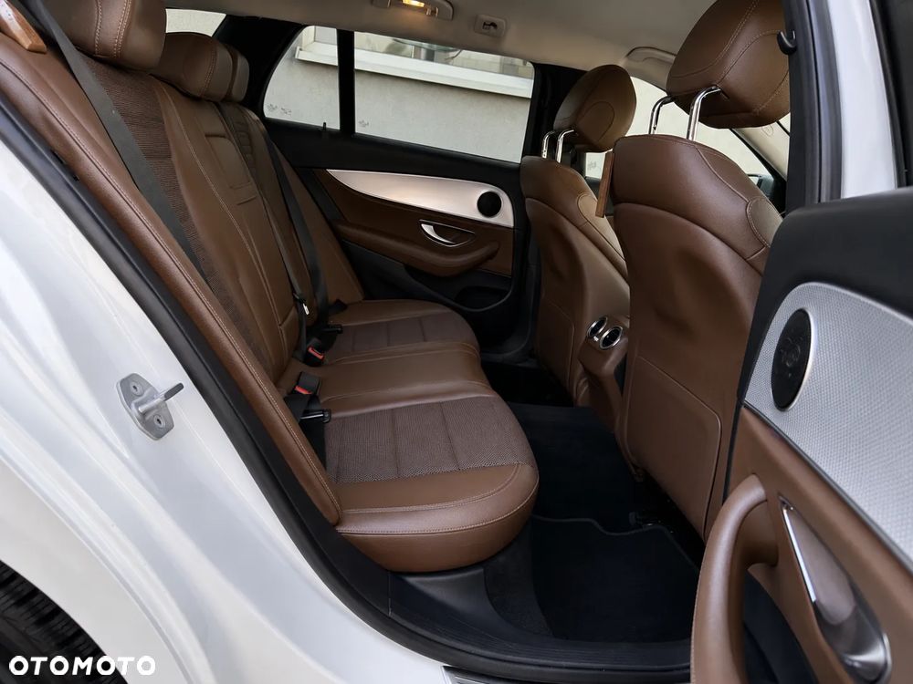 Mercedes-Benz Klasa E 220 d 4-Matic All-Terrain - 16