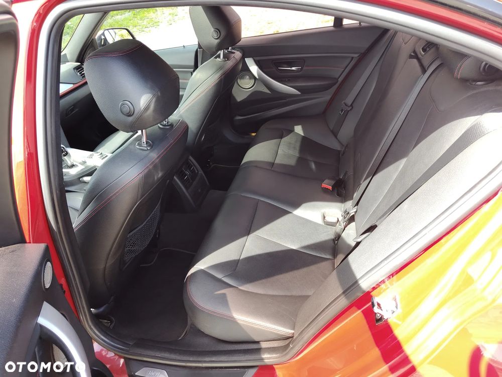 BMW Seria 3 320d Sport Line - 11