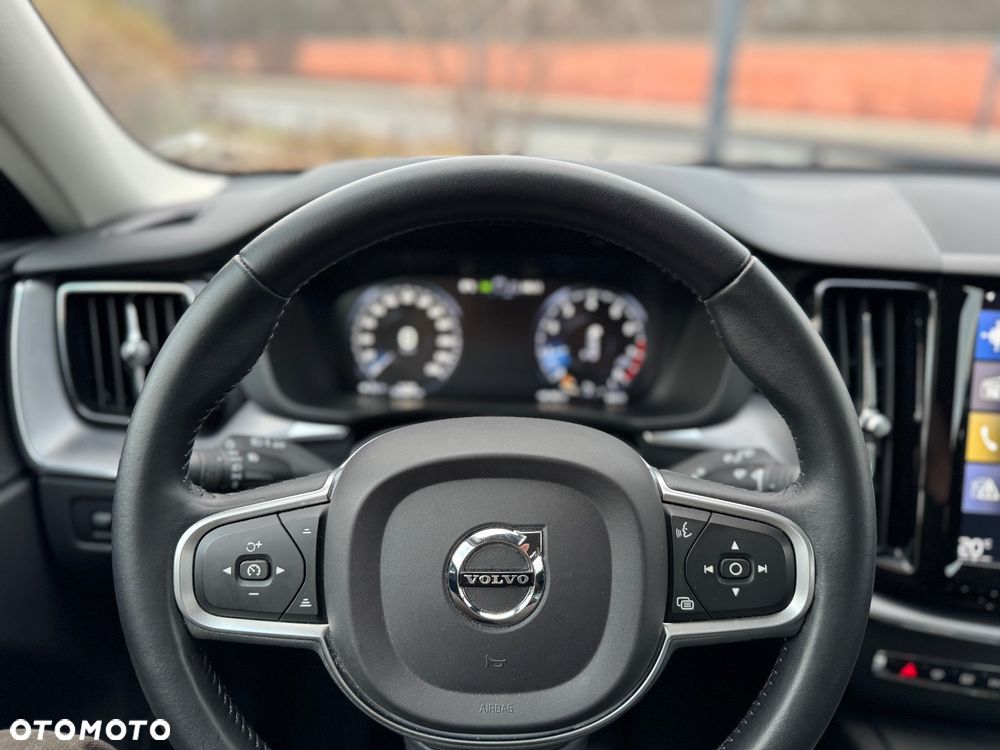Volvo XC 60 T5 AWD Momentum Pro - 25