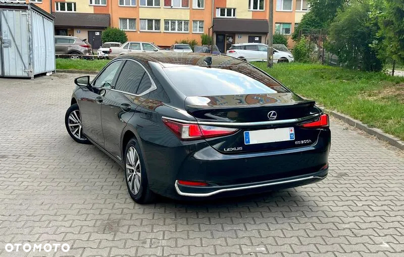 Lexus ES - 6