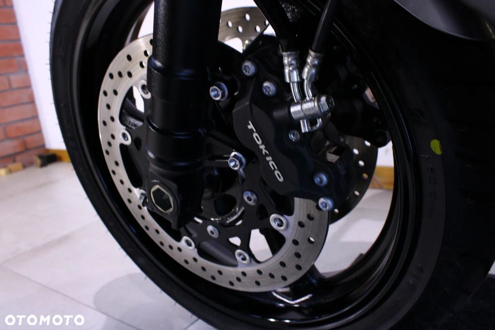 Suzuki GSX - 26