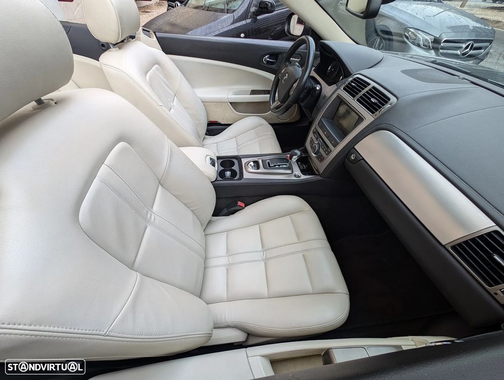 Jaguar XK 4.2 V8 Convertible - 12