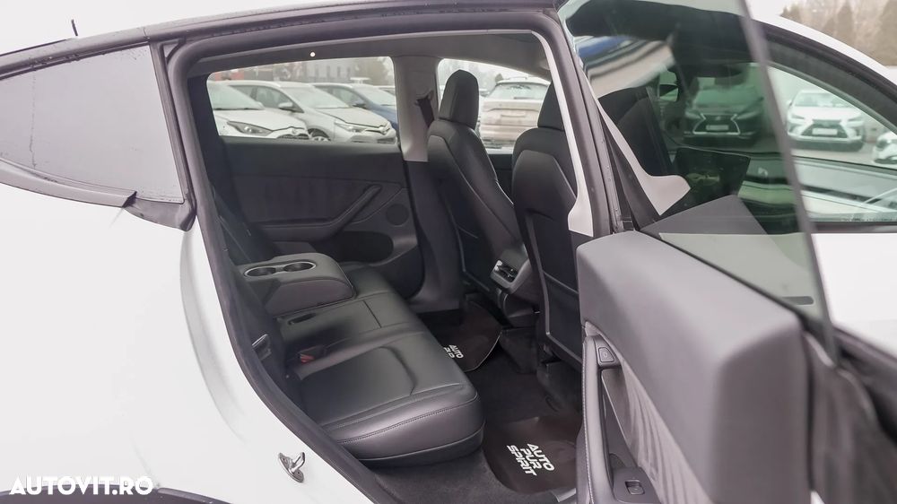 Tesla Model Y - 29