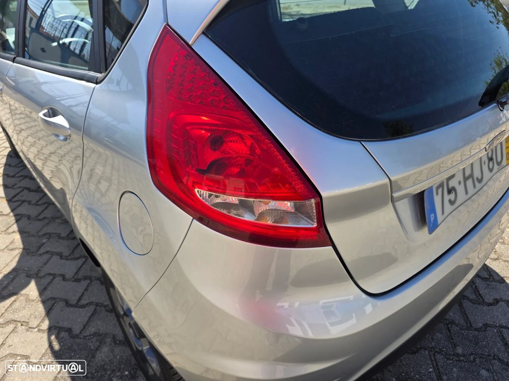 Ford Fiesta 1.25 Techno - 37