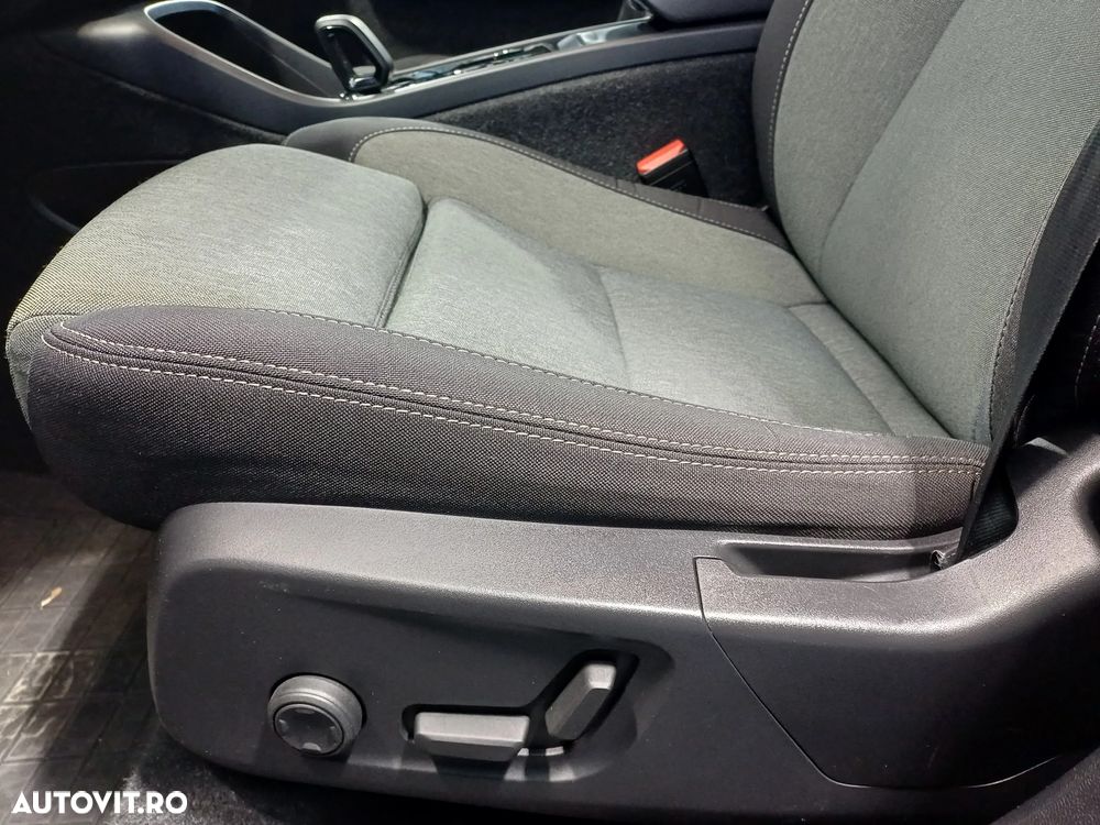 Volvo XC 40 B4 AT8 Mild Hybrid Momentum - 11