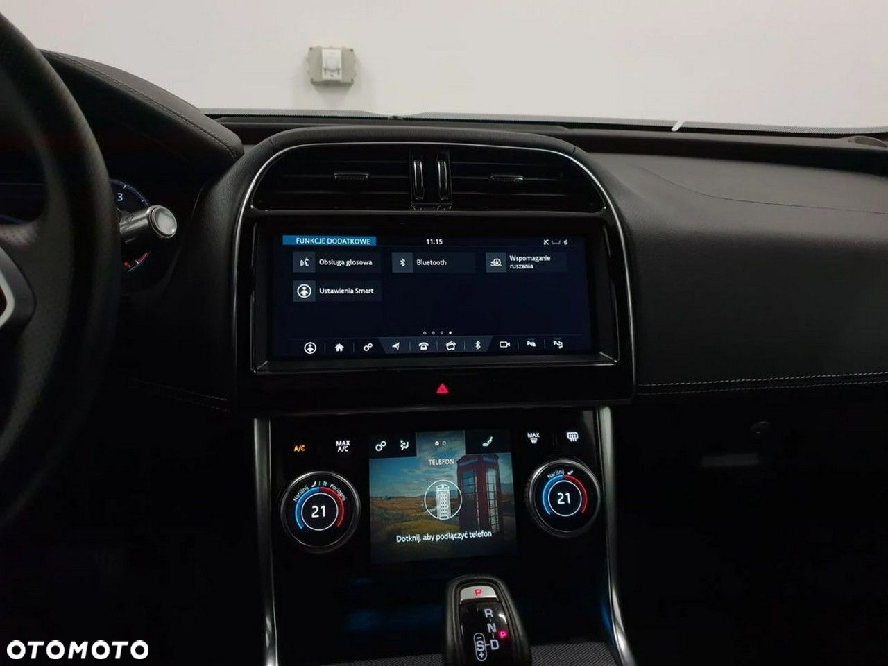 Jaguar XE 2.0 D180 R-Dynamic SE - 22