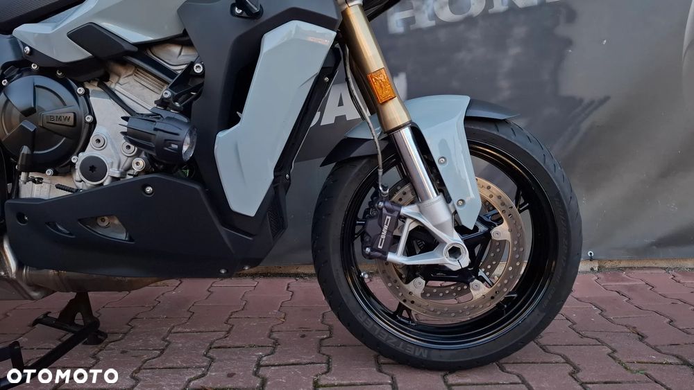 BMW XR - 15