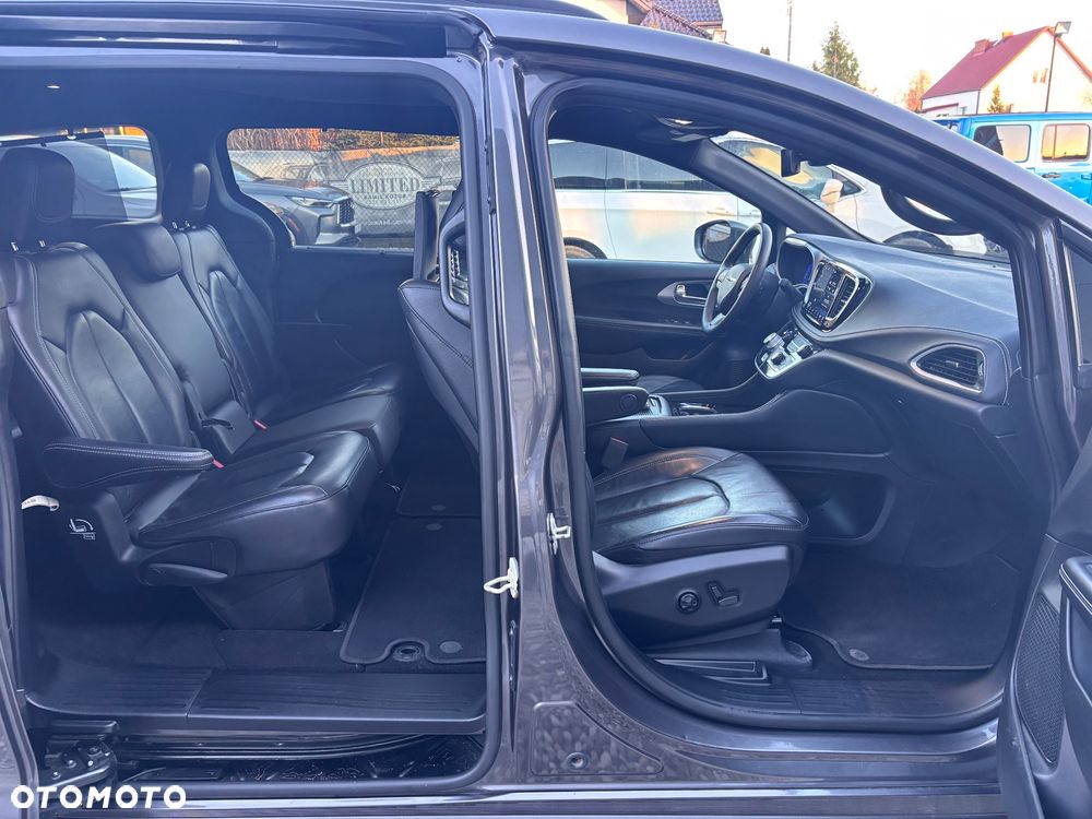 Chrysler Pacifica - 19