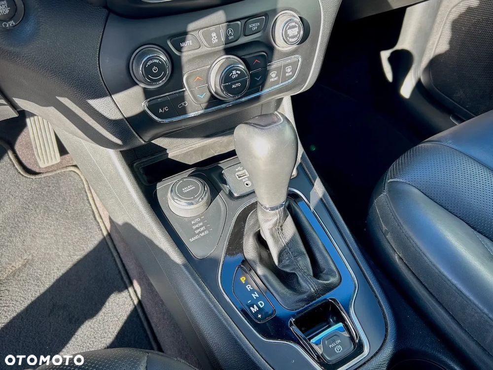 Jeep Cherokee 3.2 V6 Active Drive I Limited - 28