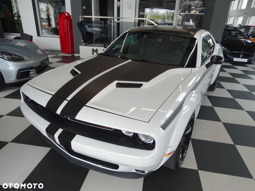 Dodge Challenger - 10