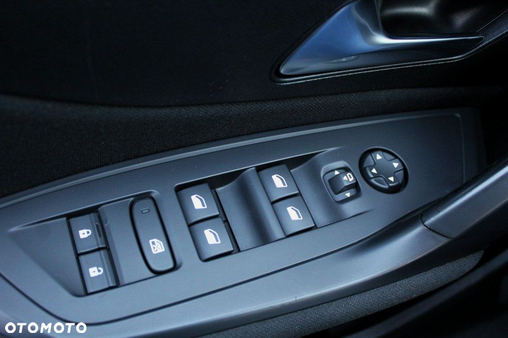 Peugeot 308 1.6 Hybrid PHEV Active Pack EAT8 - 18