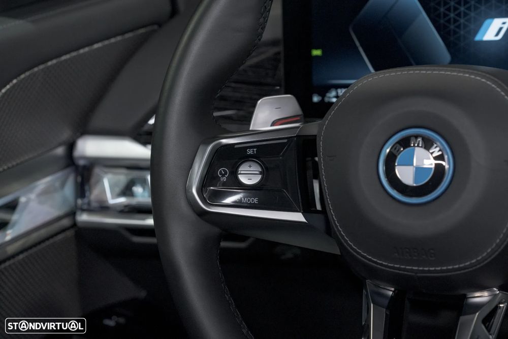 BMW 750 e xDrive - 11