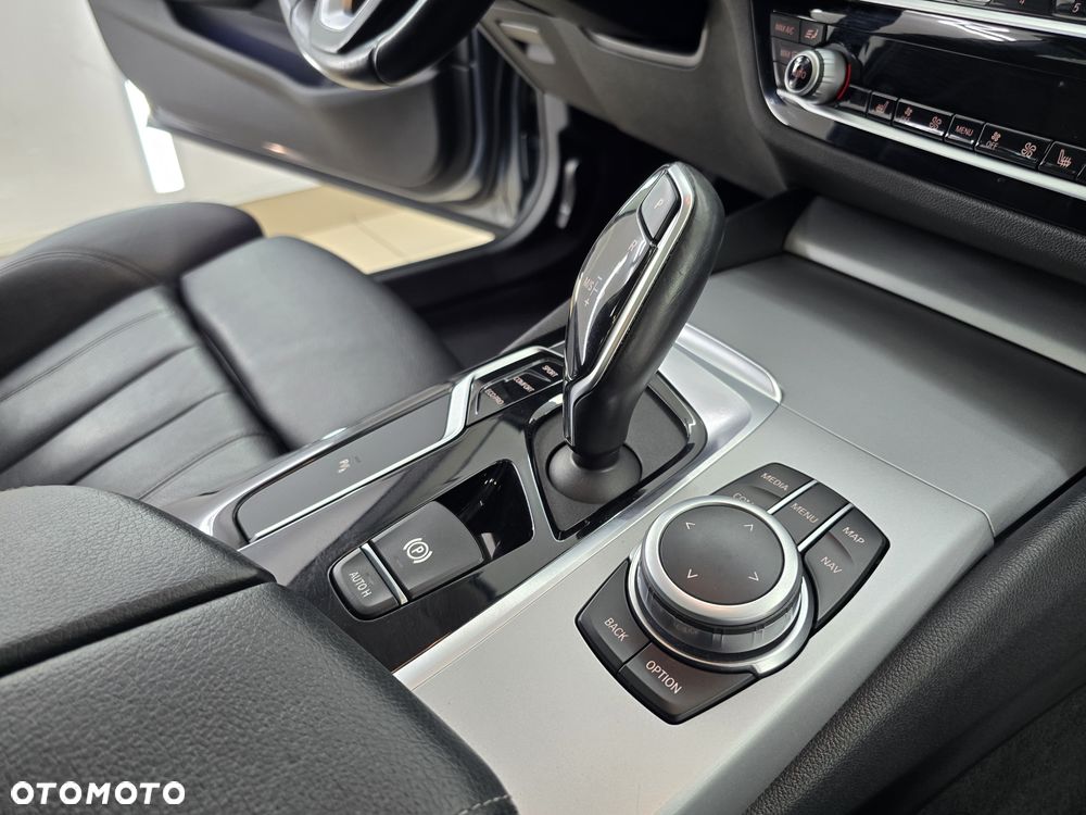 BMW Seria 5 520d xDrive MHEV - 25