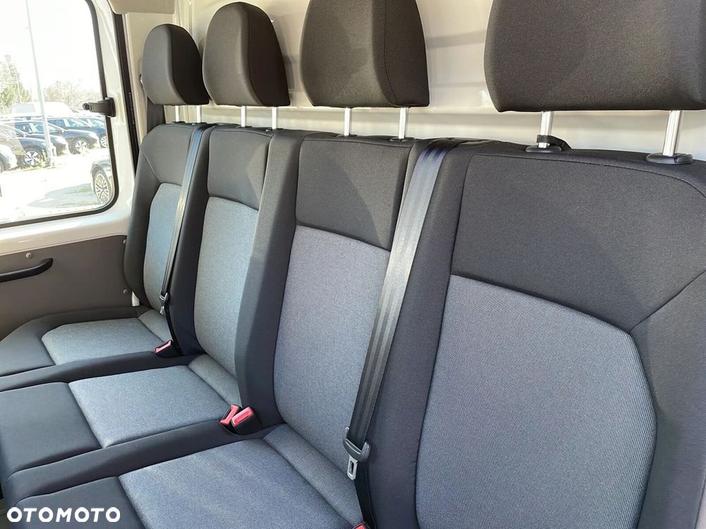 Volkswagen Crafter 35 Podw. kbina/Skrzynia 2.0 TDI 163 KM manualna r. o. 3640 mm - 13