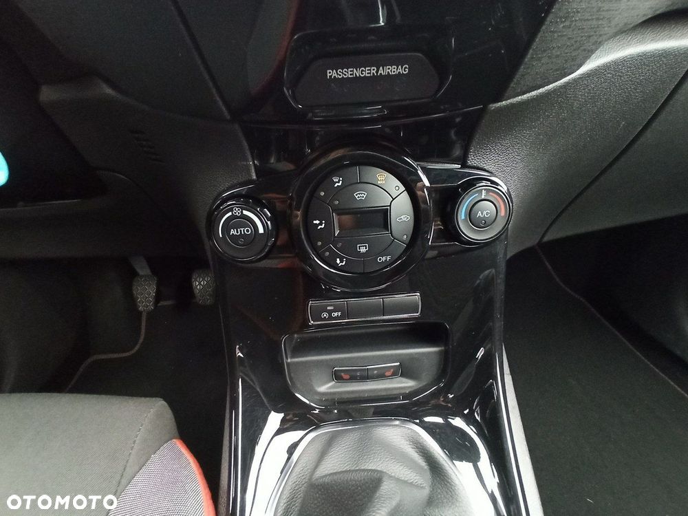 Ford Fiesta 1.0 EcoBoost S&S ST-LINE - 11