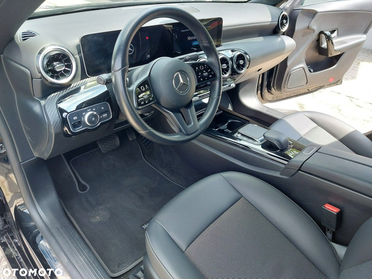 Mercedes-Benz CLA - 13