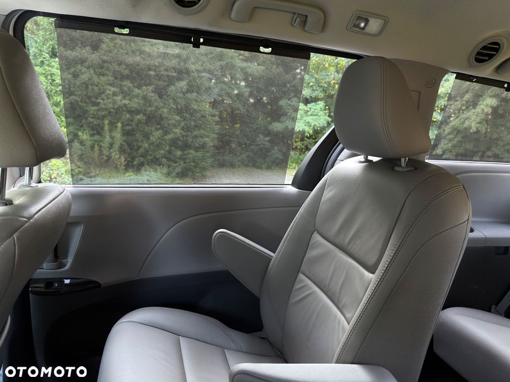 Toyota Sienna 3.5 V6 XLE AWD - 26