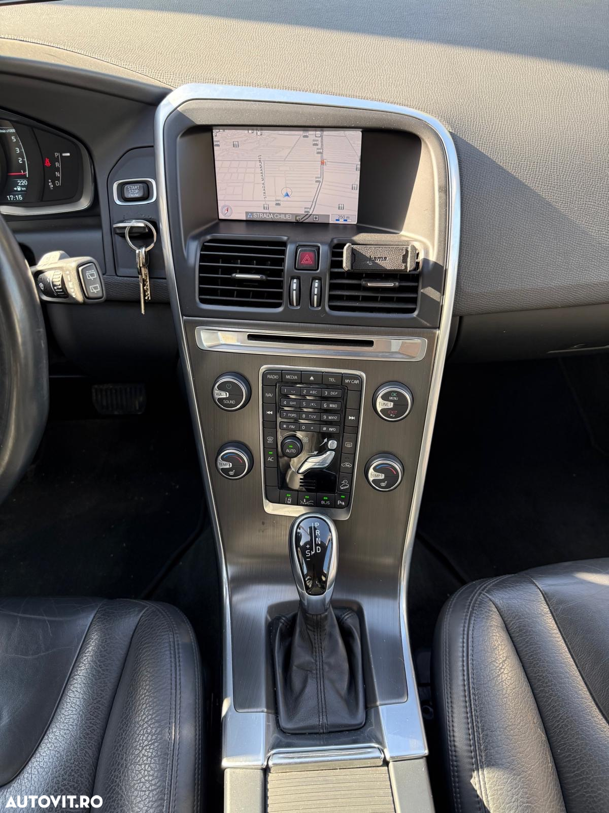 Volvo XC 60 D5 AWD Momentum - 17