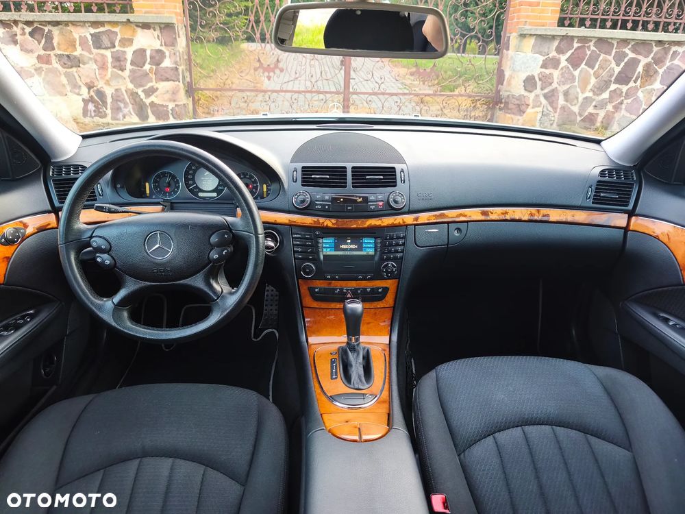Mercedes-Benz Klasa E 230 7G-TRONIC Elegance - 19