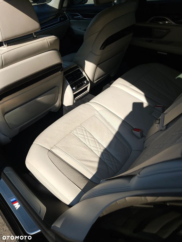 BMW Seria 7 750i xDrive - 19
