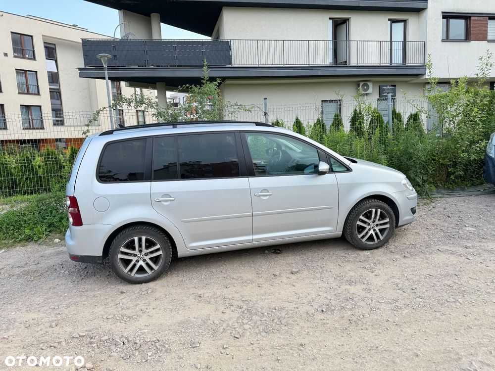 Volkswagen Touran - 1