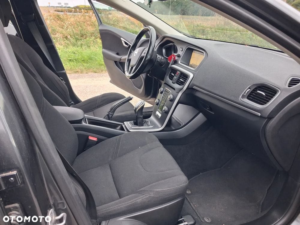 Volvo V40 D2 - 10