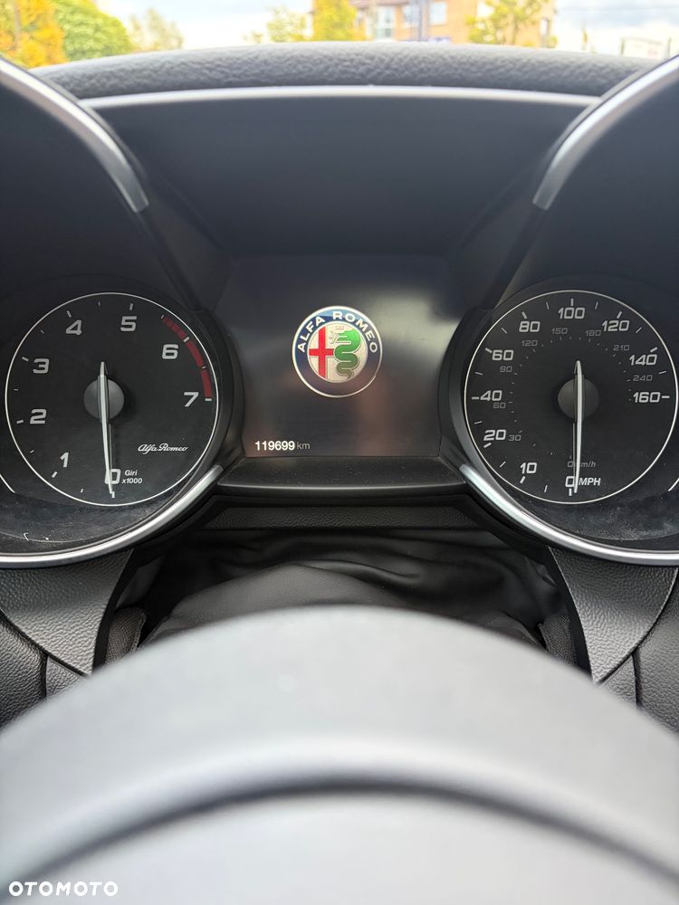 Alfa Romeo Giulia 2.0 Turbo 16V AT8-Q4 Veloce - 14