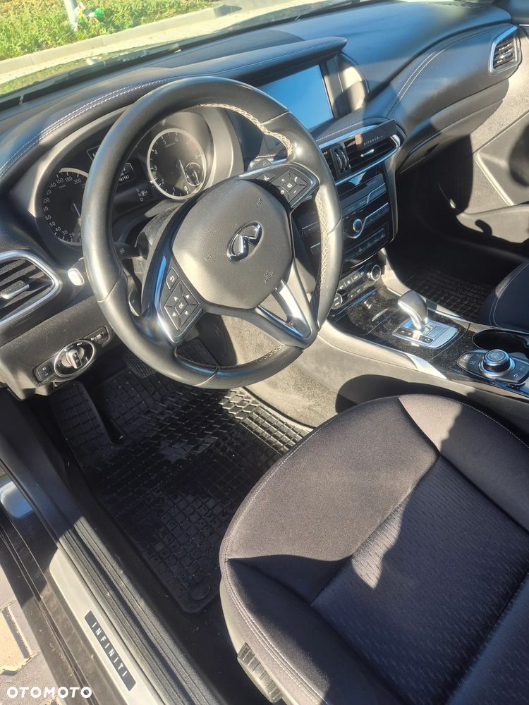 Infiniti Q30 - 4