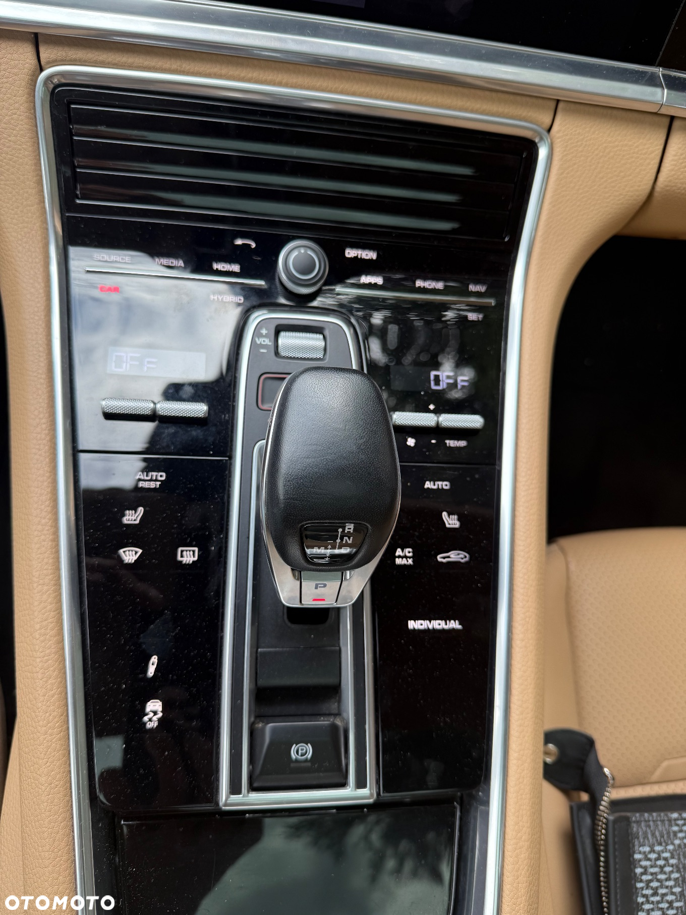 Porsche Panamera 4 Platinum Edition - 11