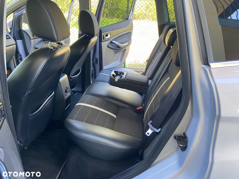 Ford Kuga 2.0 TDCi 2x4 Titanium - 27